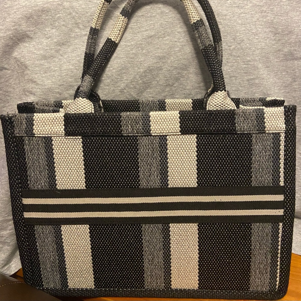 NY&Co Tote